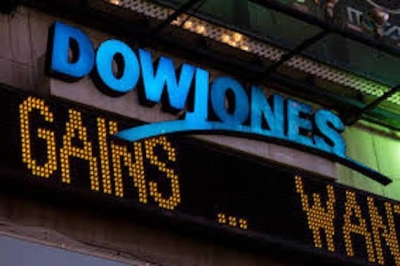 Dow Jones only gainer Friday, advances 211 points