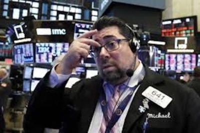 Dow Jones dives 375 points on rapid decline of U.S. economy