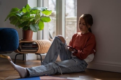 Claim: Phone-based childhoods impacting teens mental health