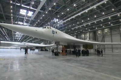 Putin inspects nuclear-capable bombers