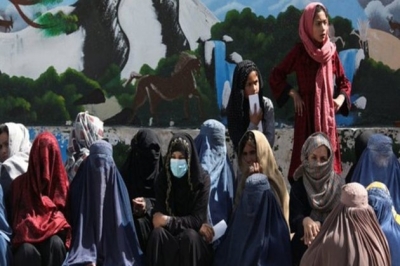 Afghanistan: Women selling second-hand clothes in Kunduz ask Taliban to provide training, jobs