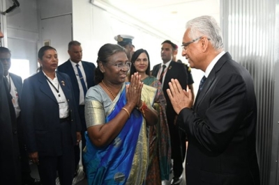 President Murmu successfully wraps up her 3-day state visit to Mauritius, receives warm send-off from PM Jugnauth