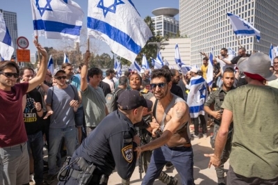 Israeli Protesters Clash With Police, Confront PM’s Wife