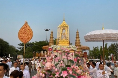 Thousands of devotees throng Ubon Ratchathani, pay respect to Lord Buddha’s relics