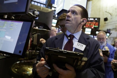 Wall Street gives up early gains, Dow Jones drops 31 points