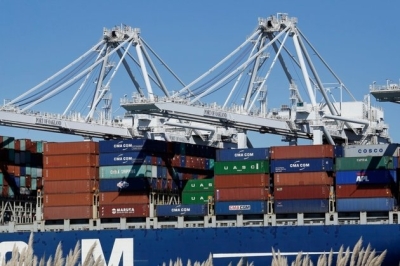 US Trade Deficit Hits Record, Reflecting Strong Economic Growth