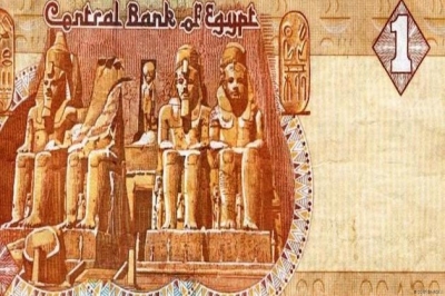After Egyptian pound falls, foreign investment jumps to $925 million